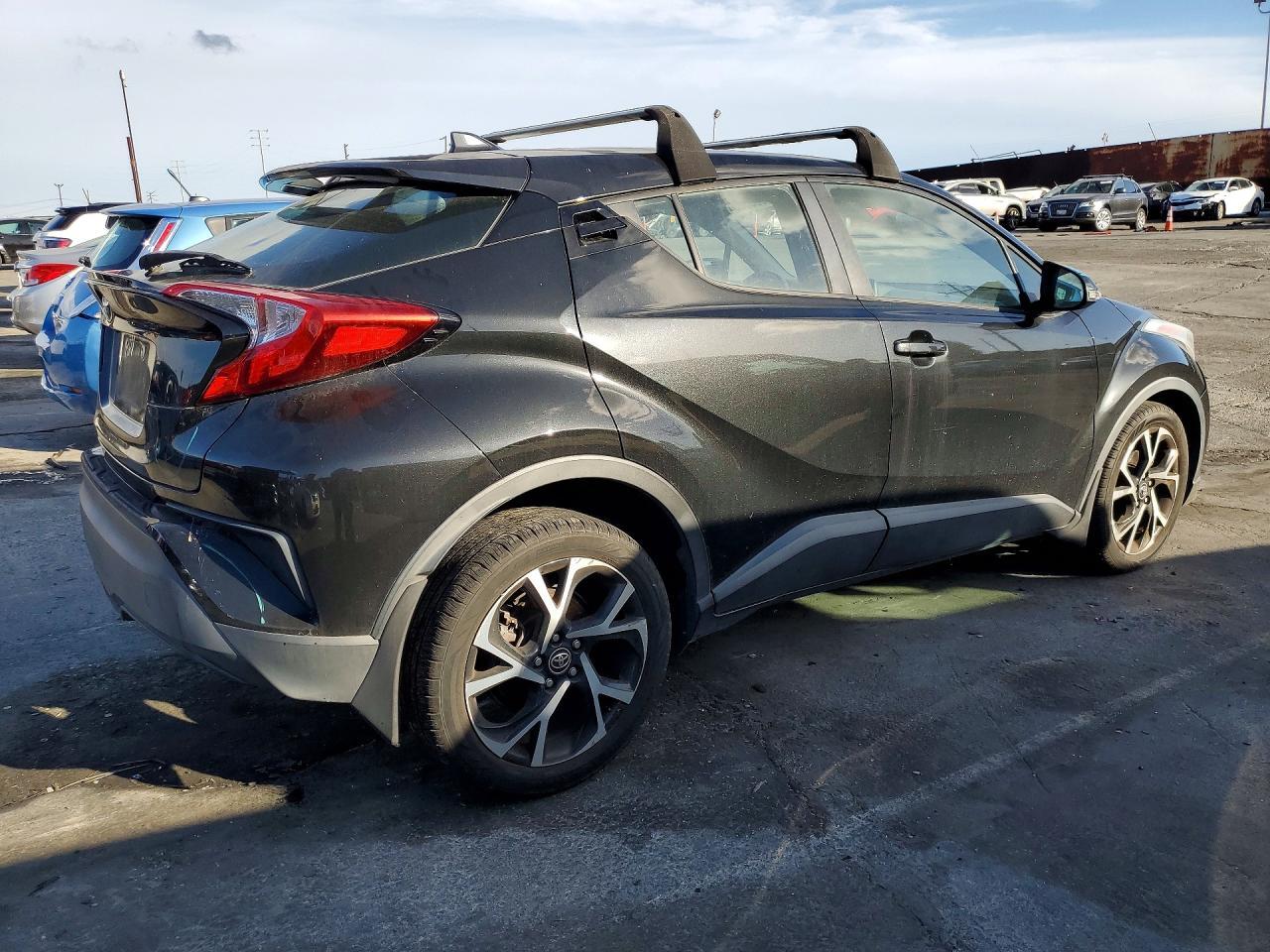 2018 Toyota C-Hr Xle - Image 3