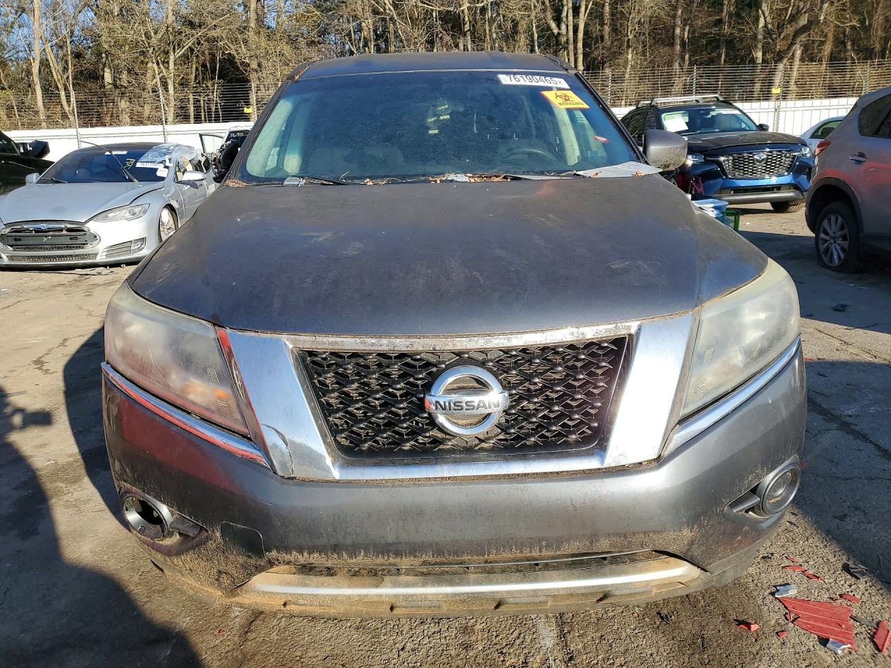 2014 Nissan Pathfinder S - Image 5
