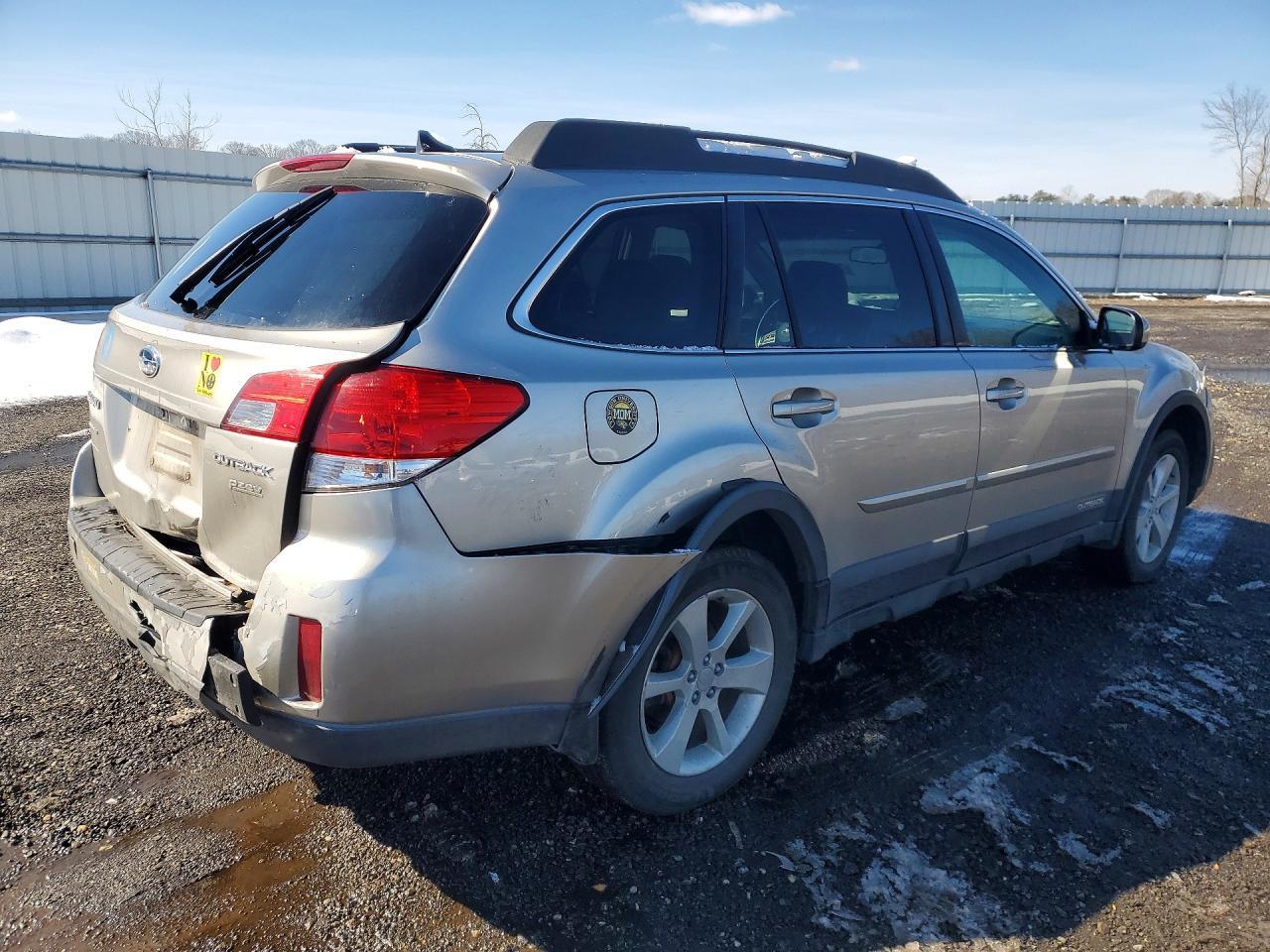 2014 Subaru Outback 2.5I Premium - Image 3