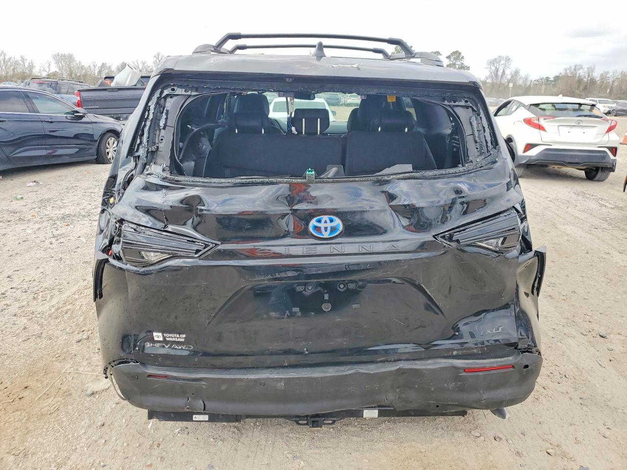 2025 Toyota Sienna Woodland Edition - Image 6