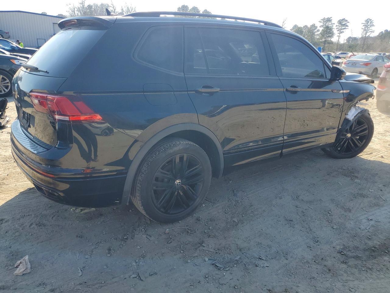 2022 Volkswagen Tiguan Se R-Line Black - Image 3