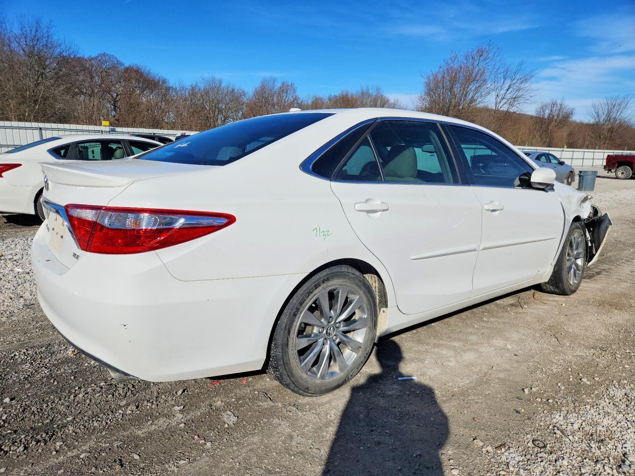 2015 Toyota Camry Le - Image 3