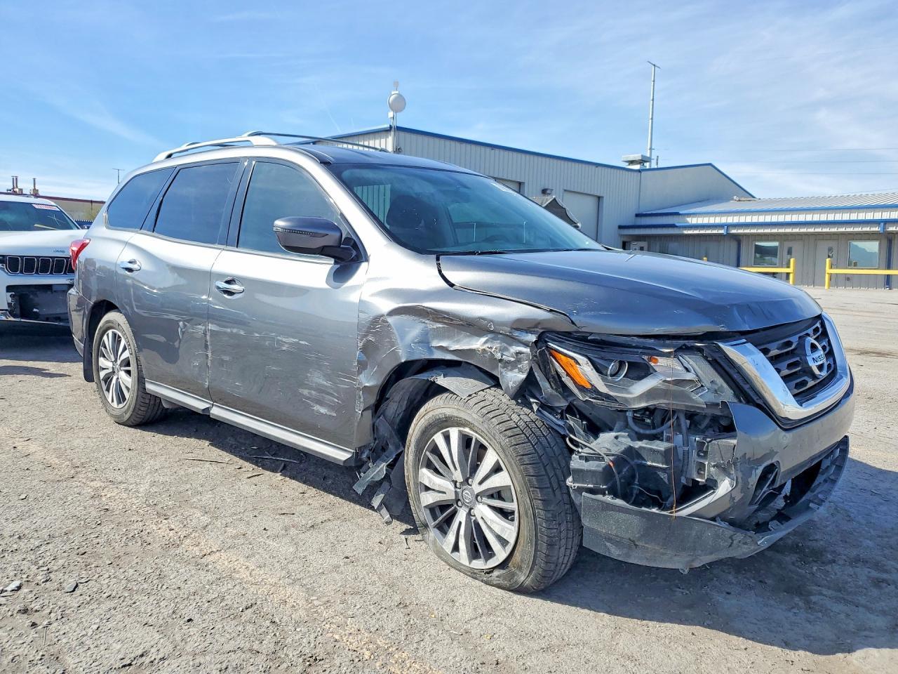2020 Nissan Pathfinder S - Image 4