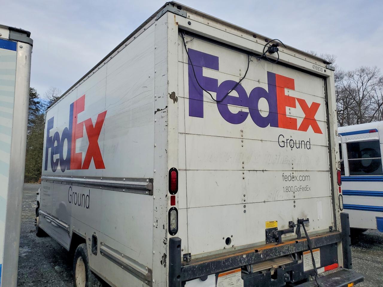 2015 Ford E350 Box Truck - Фото 2