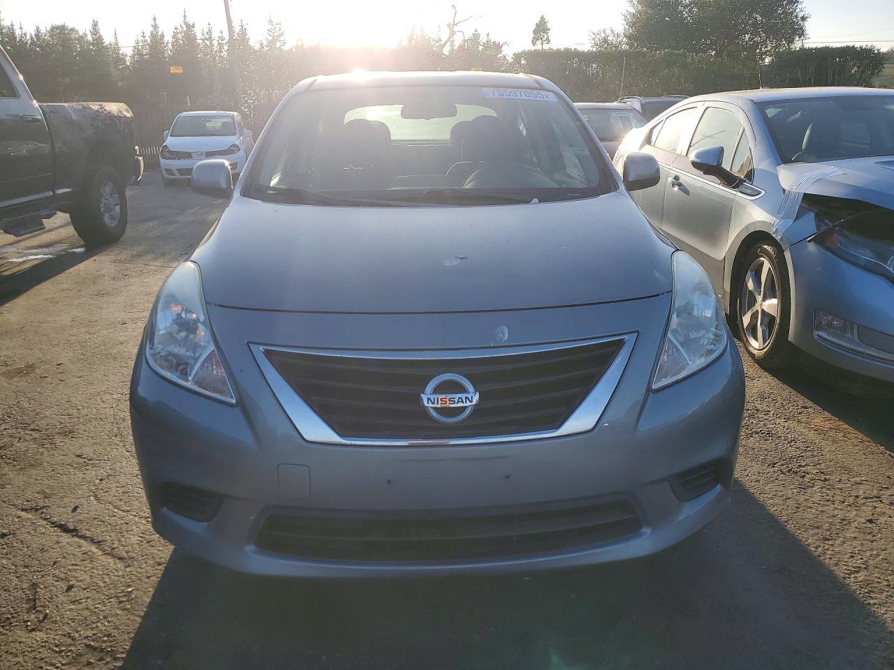2014 Nissan Versa S - Фото 5