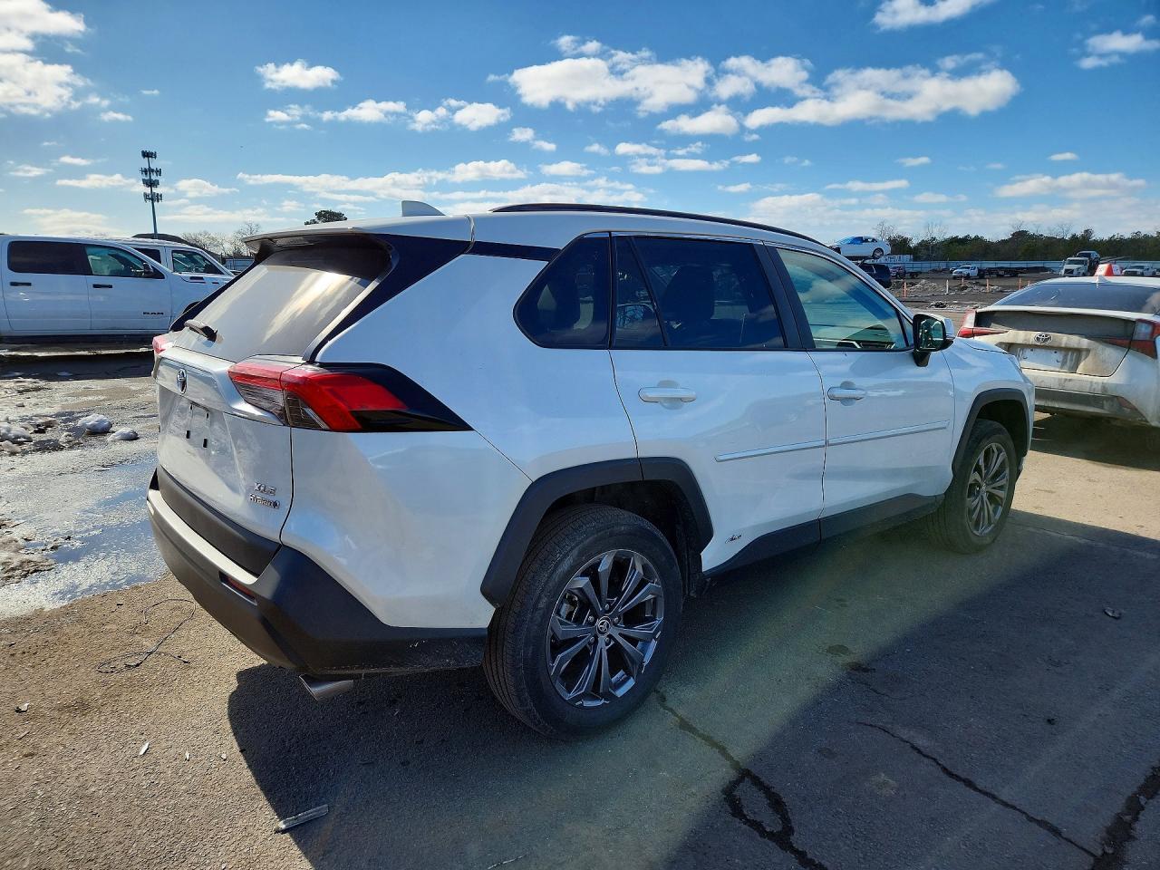 2022 Toyota Rav4 Xle Premium - Image 3