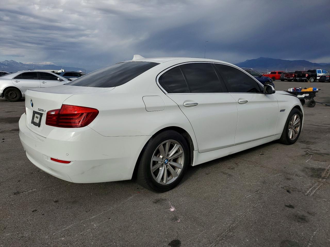 2015 BMW 528 I - Фото 3