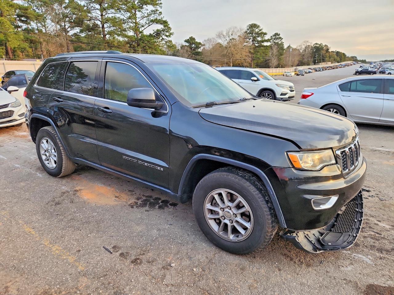 2018 Jeep Grand Cherokee Laredo - Image 4