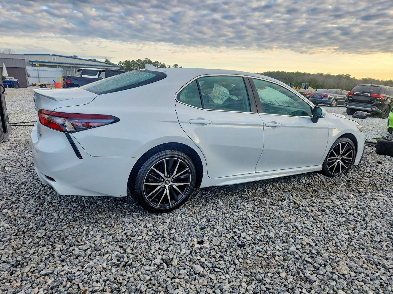 2024 Toyota Camry Se - Фото 3