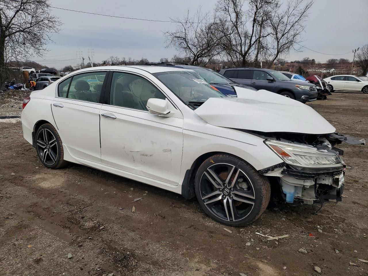 2017 Honda Accord Touring - Image 4
