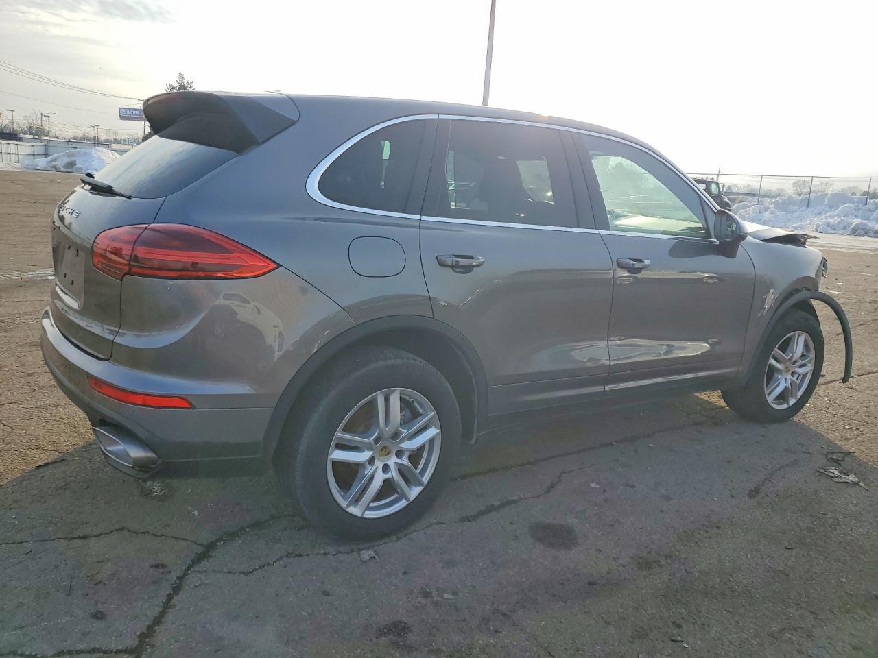 2017 Porsche Cayenne - Image 3