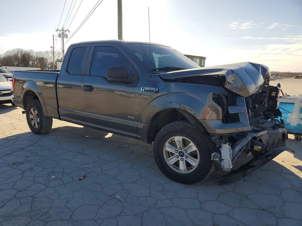2017 Ford F150 Super Cab - Image 4
