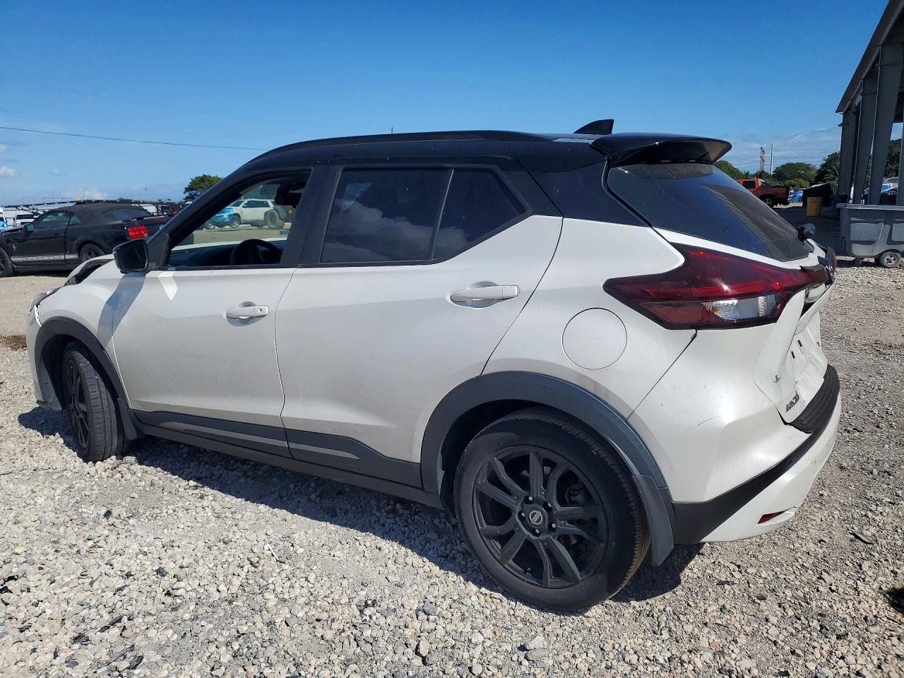 2021 Nissan Kicks Sr - Фото 2