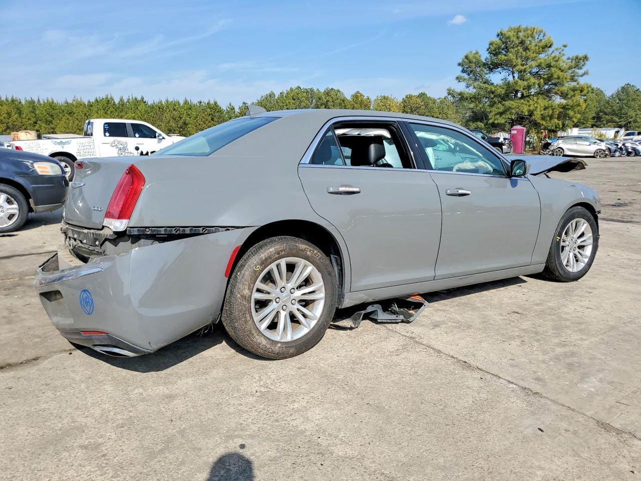2017 Chrysler 300 Limited - Фото 3