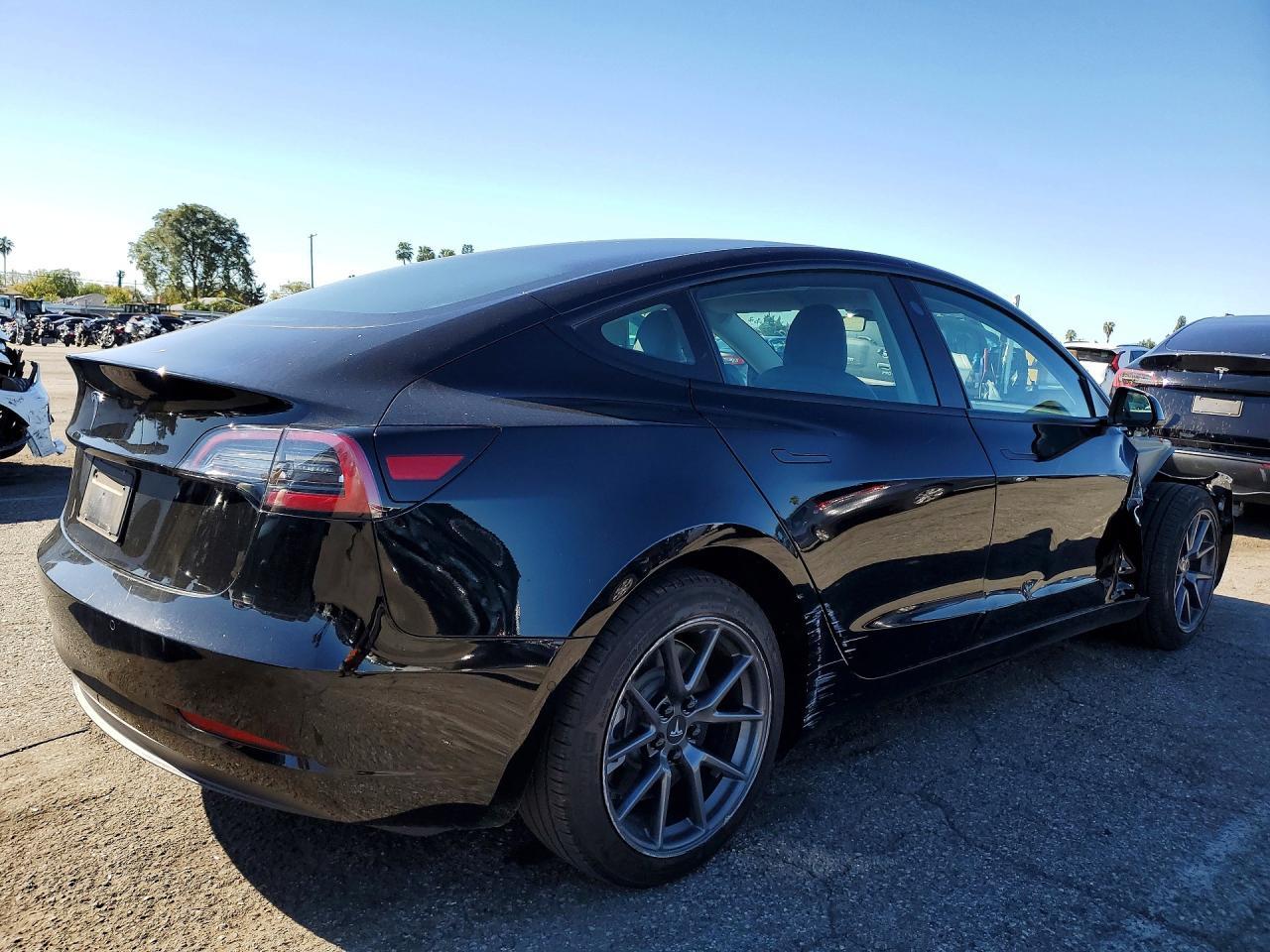 2021 Tesla Model 3 - Фото 3