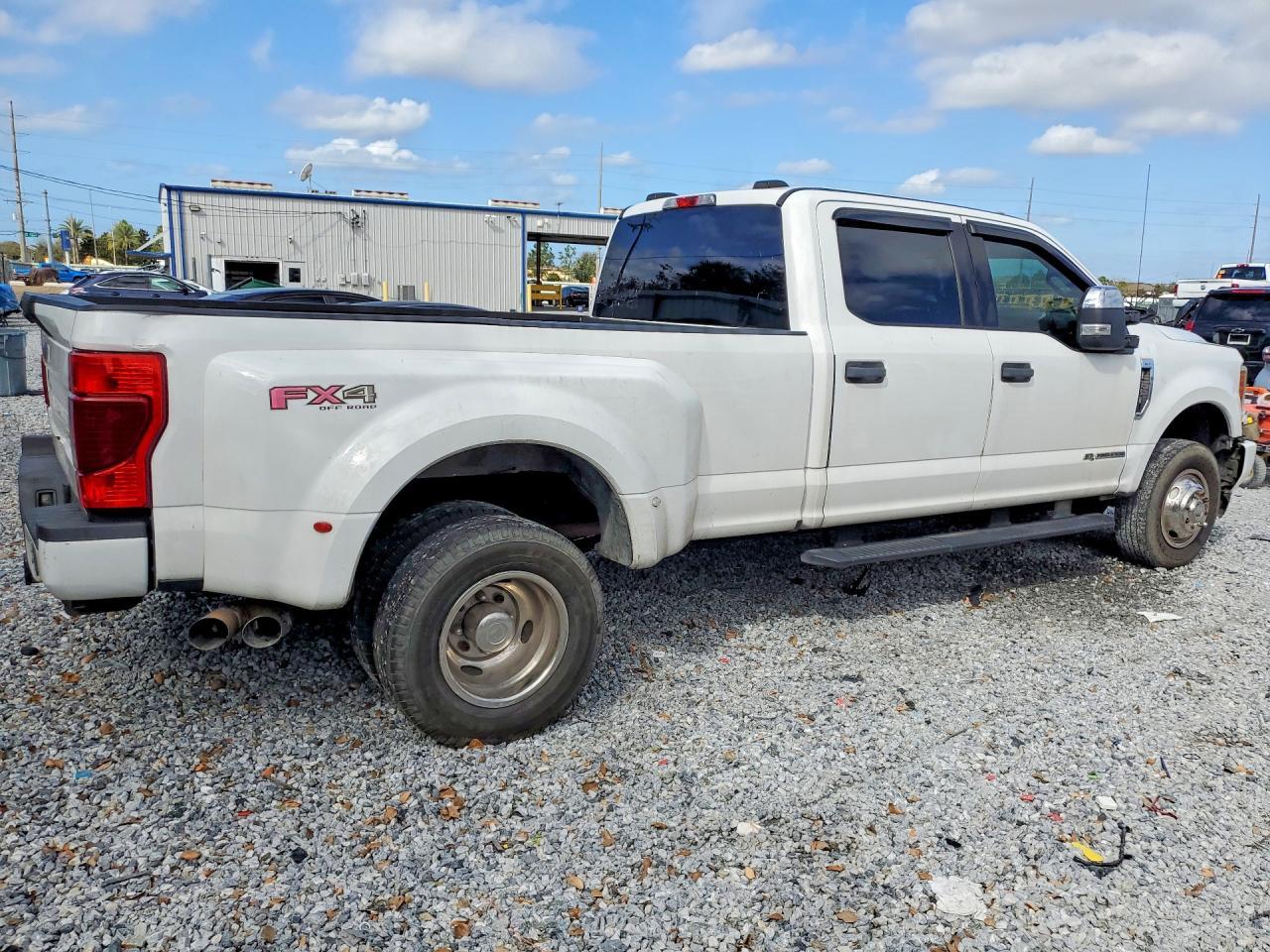 2020 Ford F350 Super Duty - Фото 3