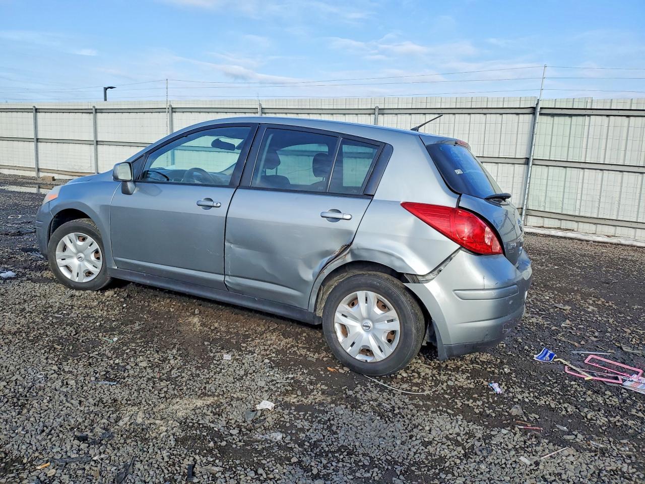 2011 Nissan Versa S - Image 2