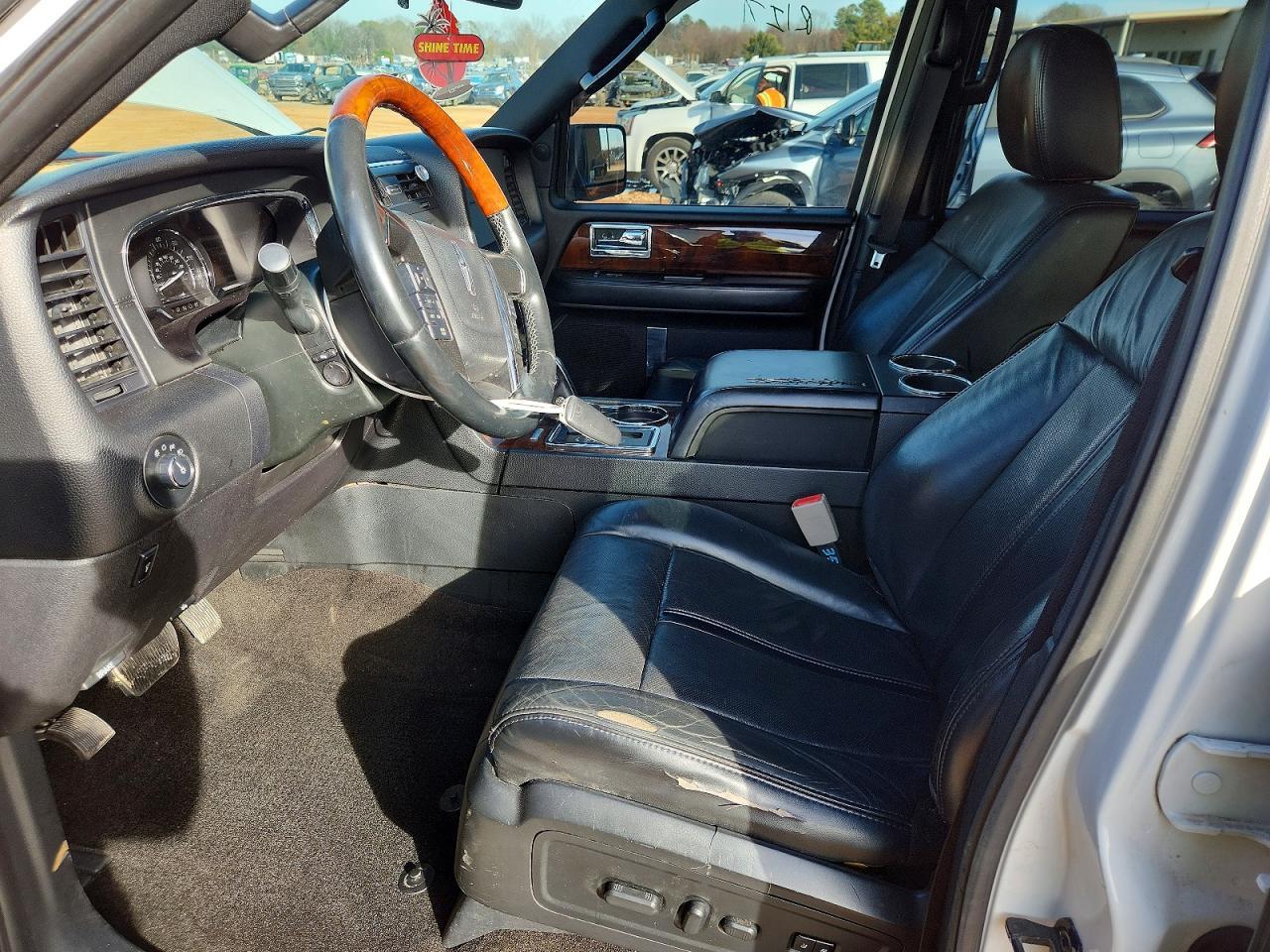 2015 Lincoln Navigator L - Image 7