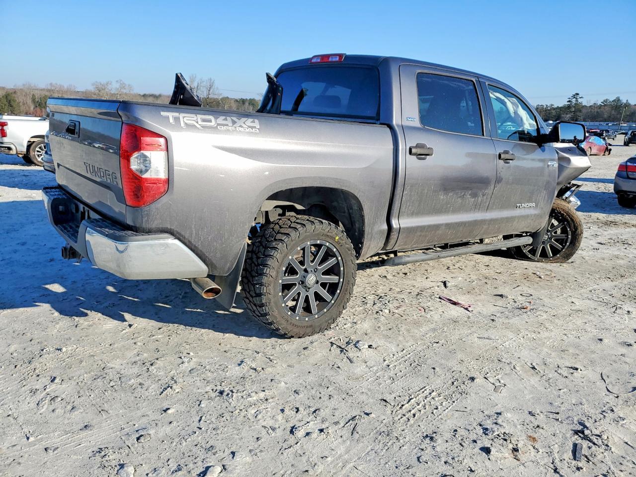 2015 Toyota Tundra Crewmax Sr5 - Image 3