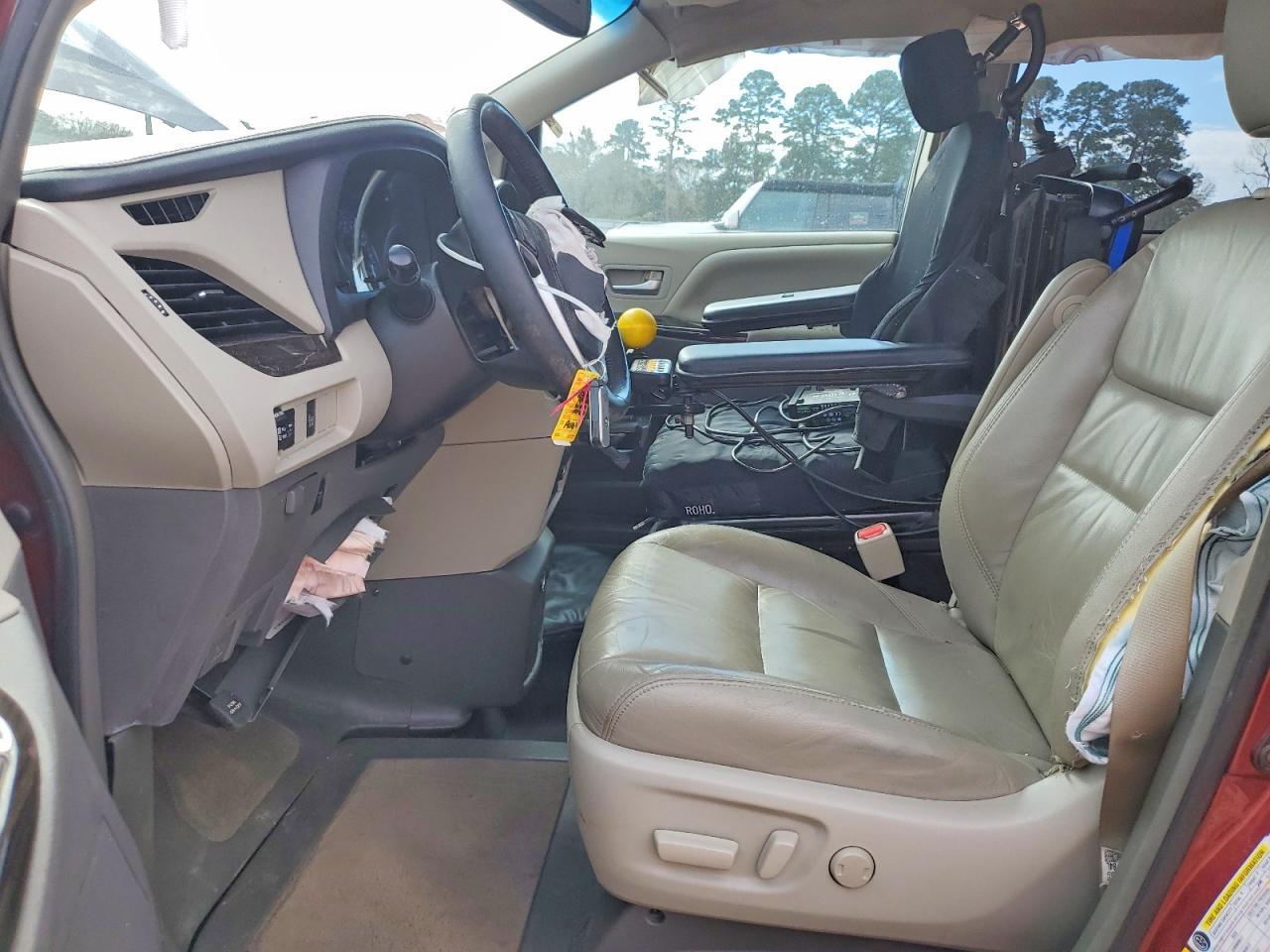 2016 Toyota Sienna Xle - Image 7