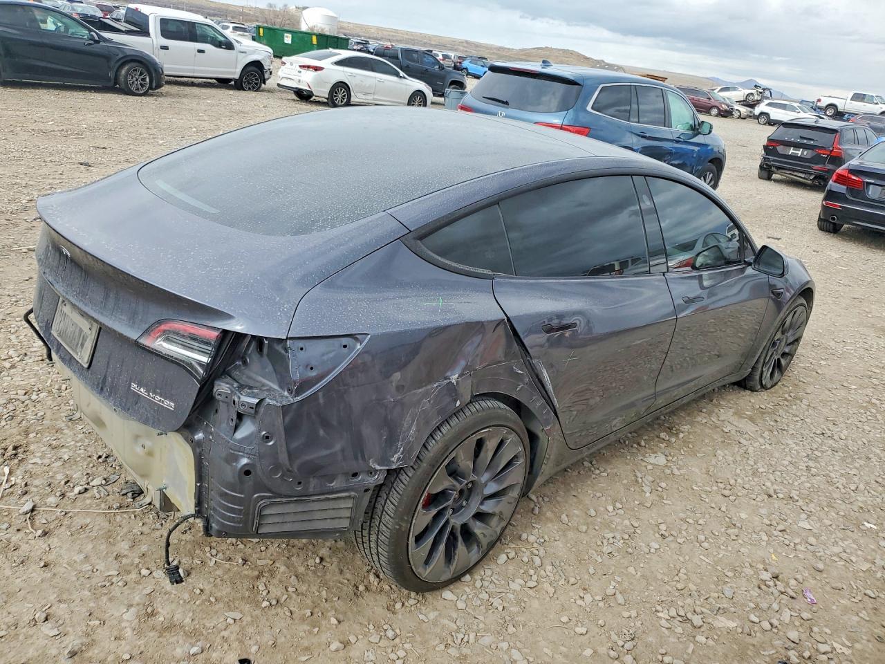 2023 Tesla Model 3 - Фото 3