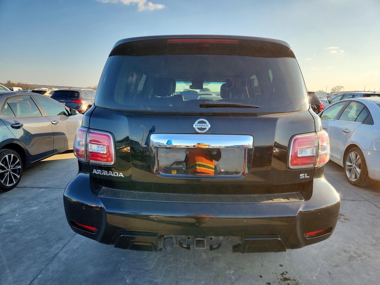 2017 Nissan Armada Sv - Image 6
