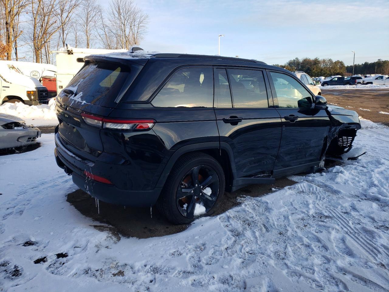2024 Jeep Grand Cherokee Laredo - Image 3