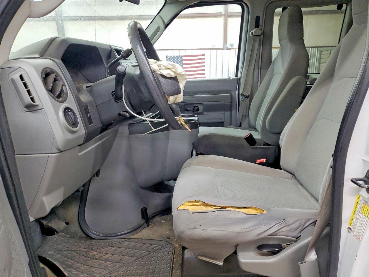 2012 Ford Econoline E350 Super Duty Wagon - Фото 7