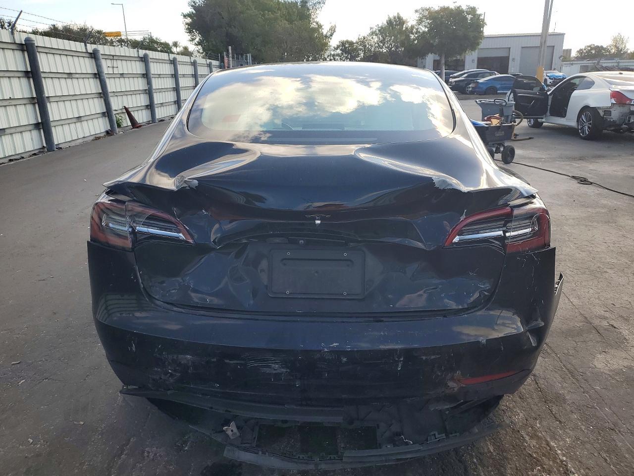 2022 Tesla Model 3 - Фото 6