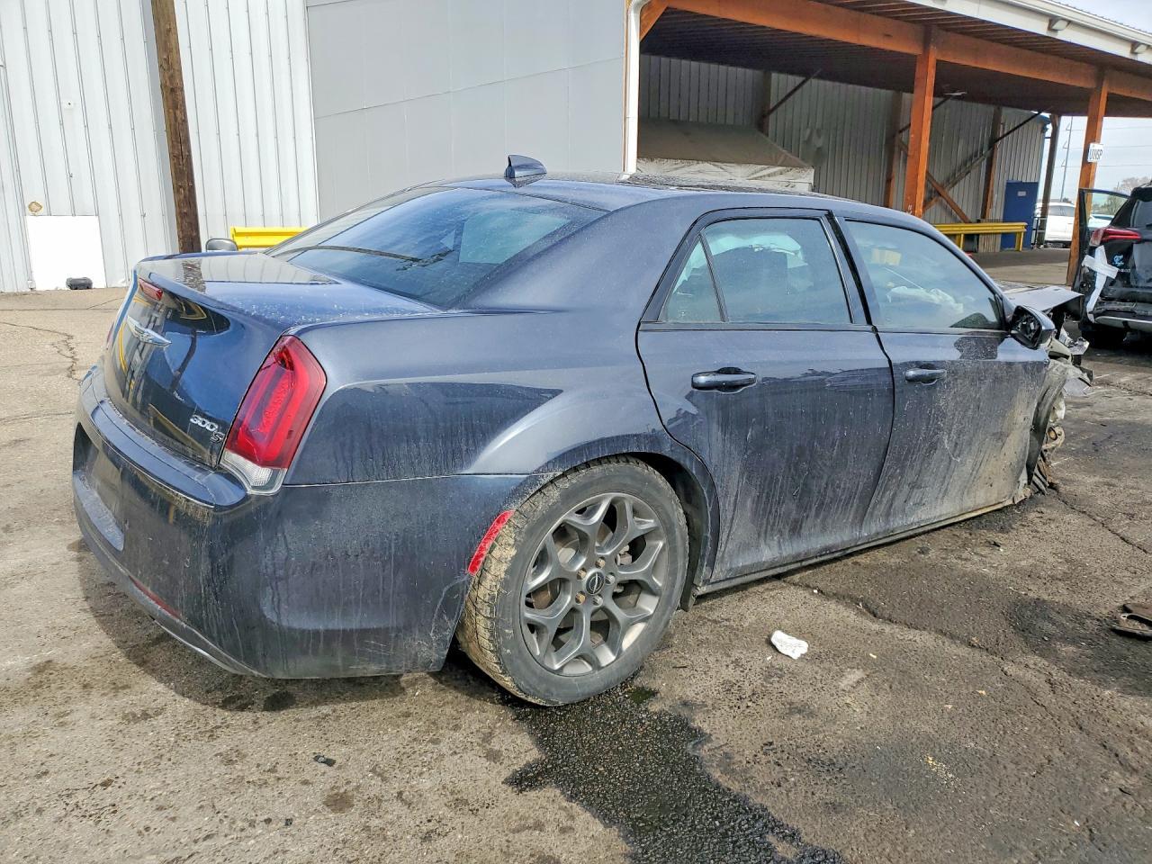 2017 Chrysler 300 S - Фото 3