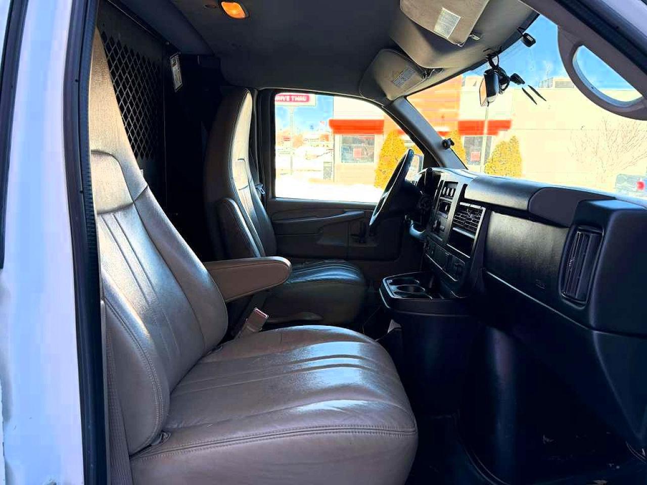 2015 Chevrolet Express G2500 - Фото 7