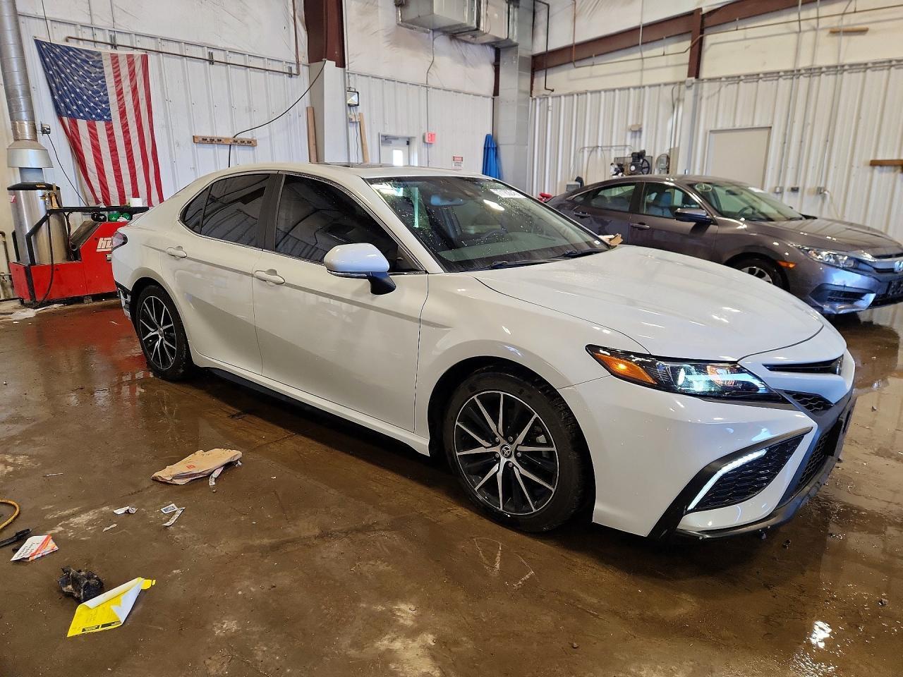 2022 Toyota Camry Se - Image 4