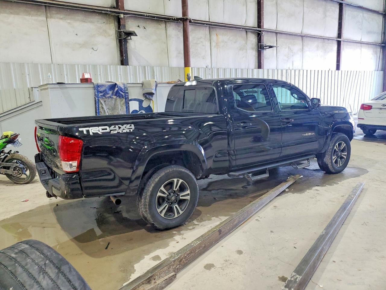 2017 Toyota Tacoma Double Cab - Фото 3