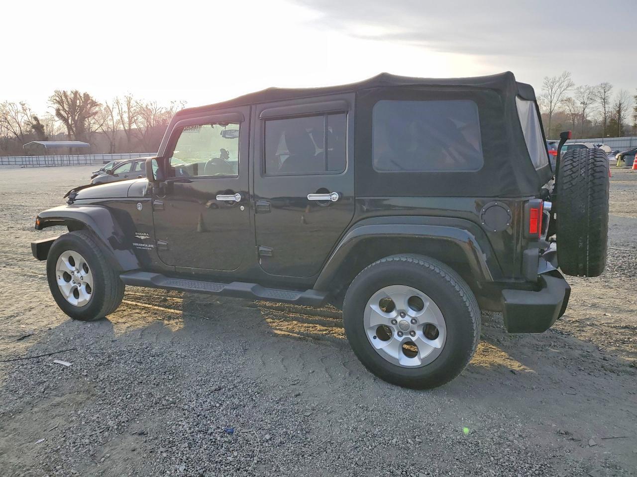 2015 Jeep Wrangler Unlimited Sahara - Image 2