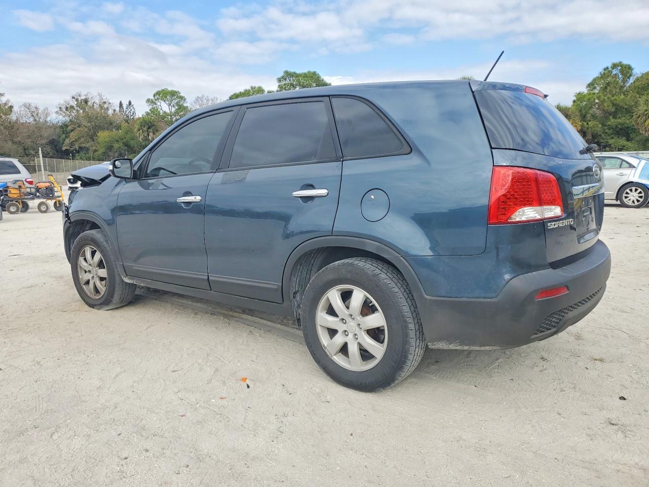 2011 Kia Sorento Base - Фото 2