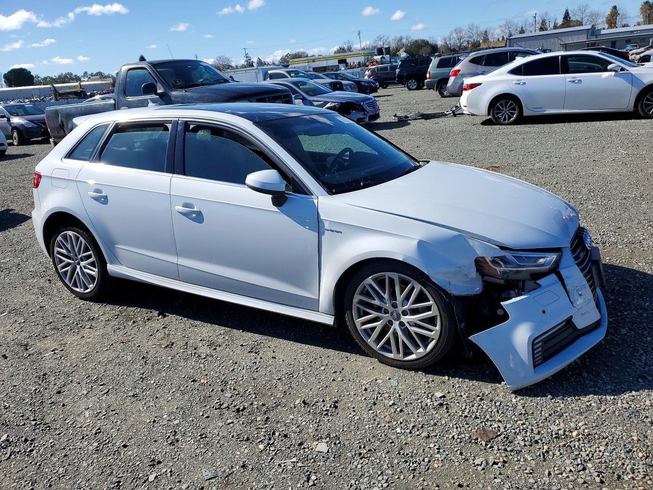 2018 Audi A3 E-Tron Premium Plus - Фото 4