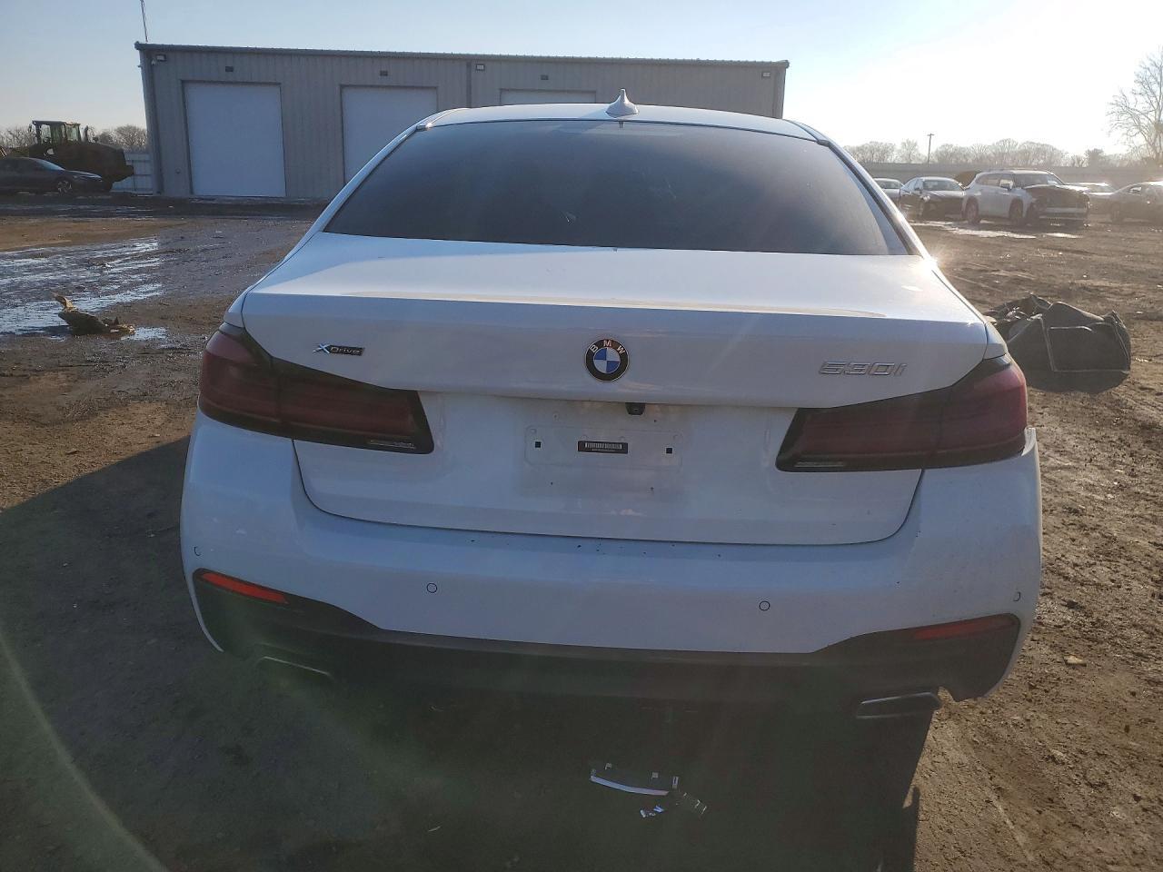 2021 BMW 530 Xi - Image 6