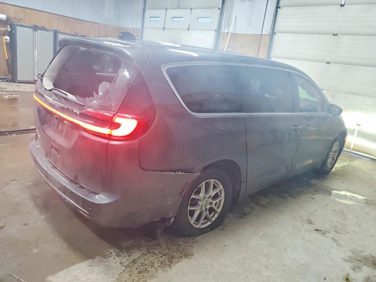 2023 Chrysler Pacifica Touring L - Фото 3