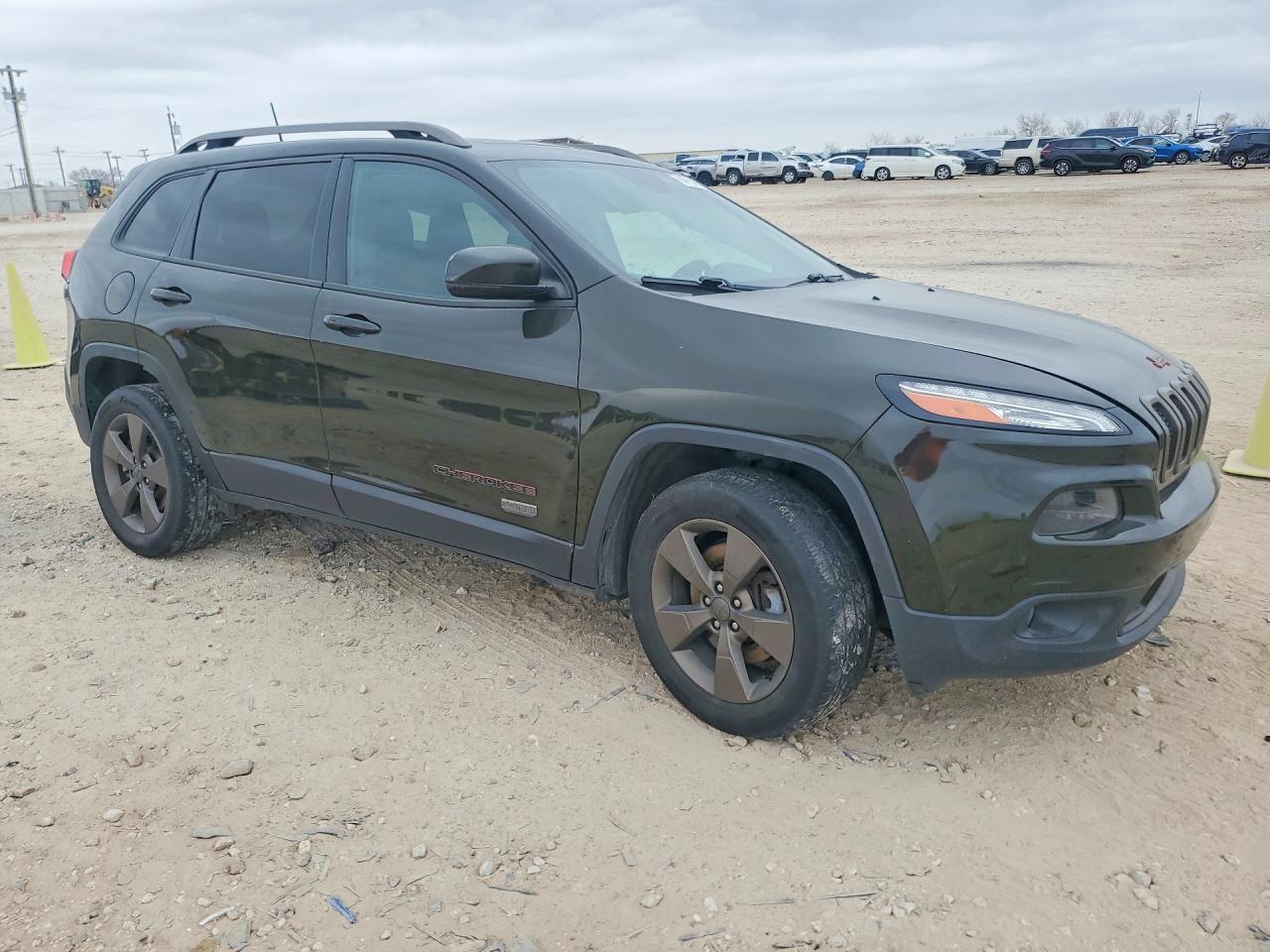 2017 Jeep Cherokee Latitude - Image 4