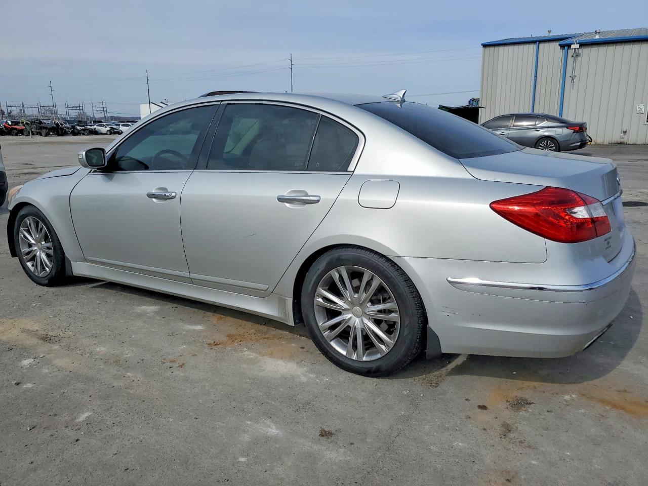 2013 Hyundai Genesis 3.8L - Фото 2