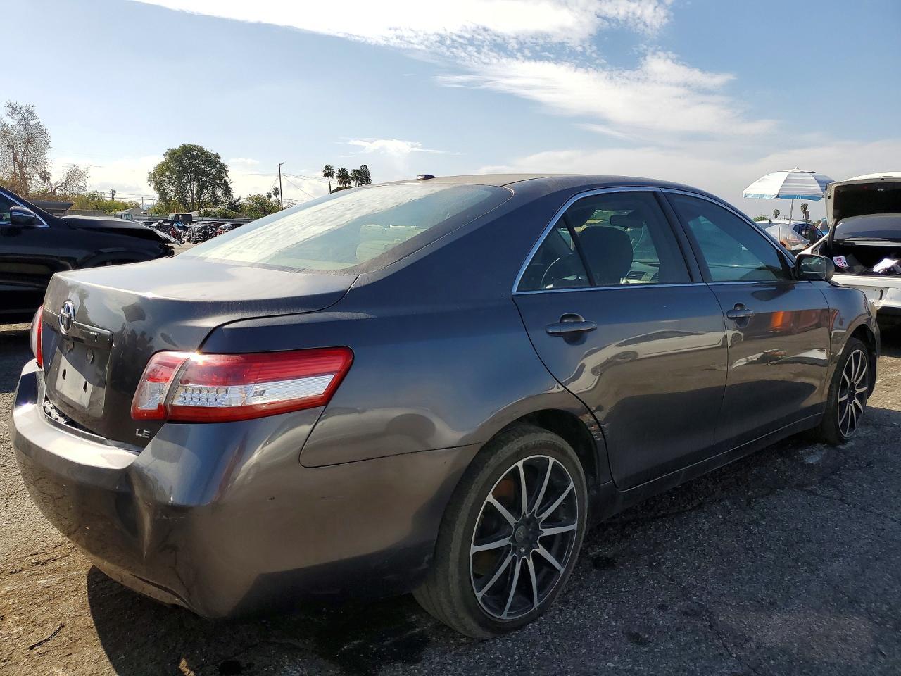 2011 Toyota Camry - Image 3