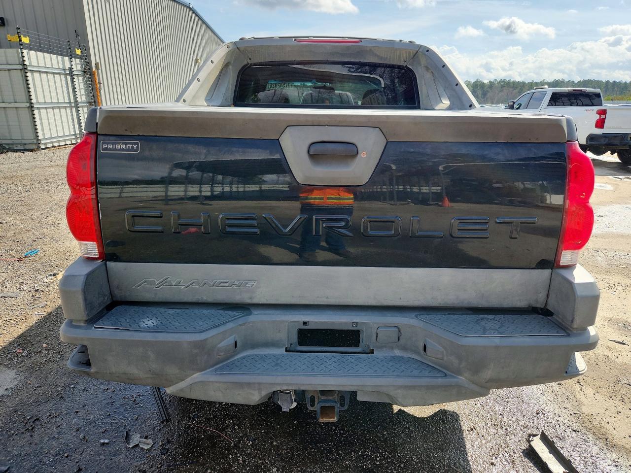 2002 Chevrolet Avalanche K1500 - Image 6