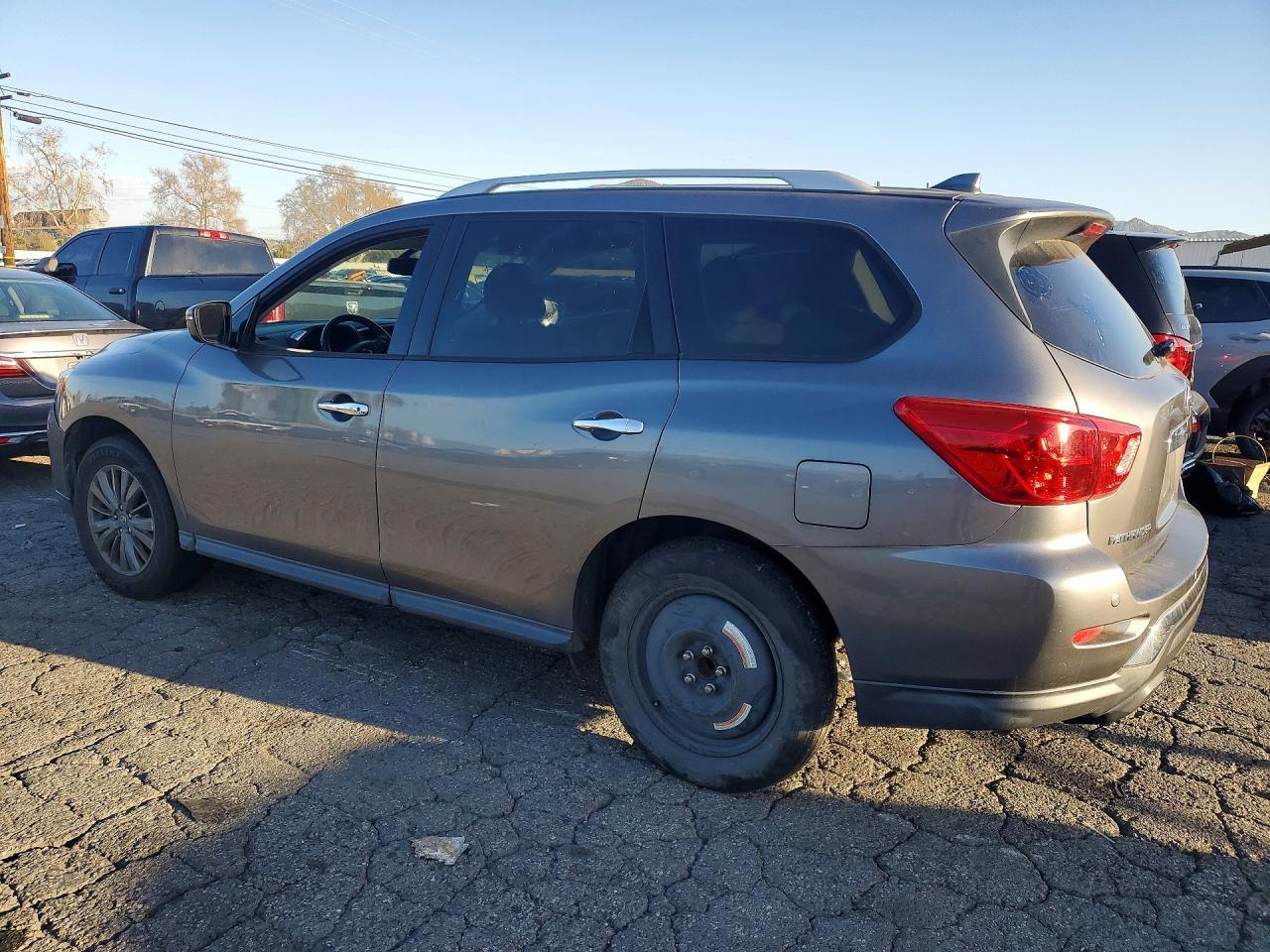 2020 Nissan Pathfinder Sv - Image 2