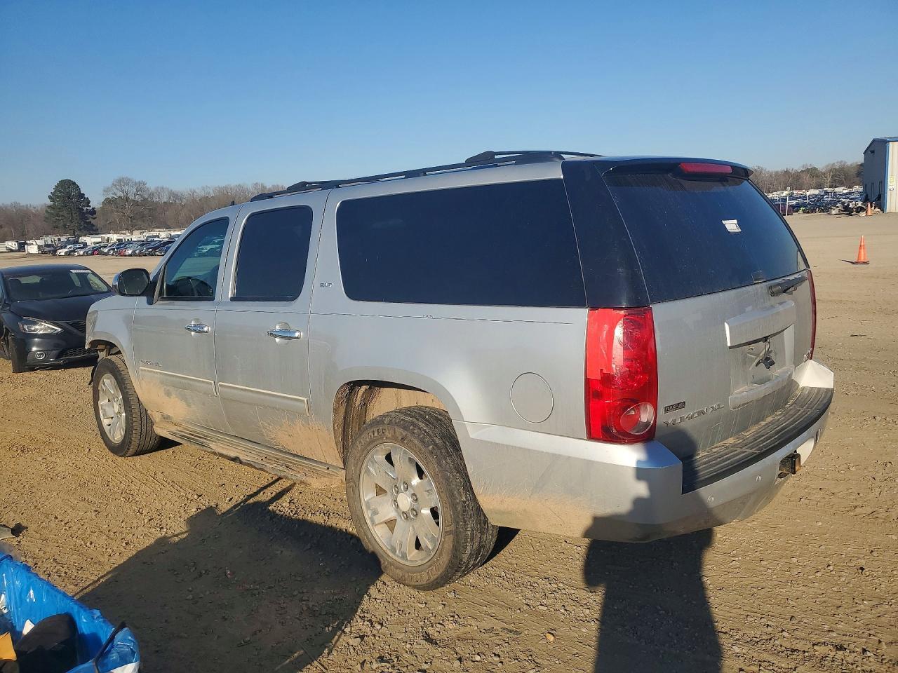 2012 GMC Yukon Xl C1500 Slt - Image 2