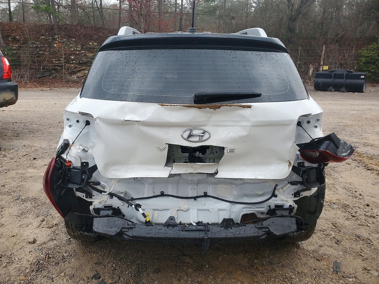 2024 Hyundai Venue Limited - Image 6