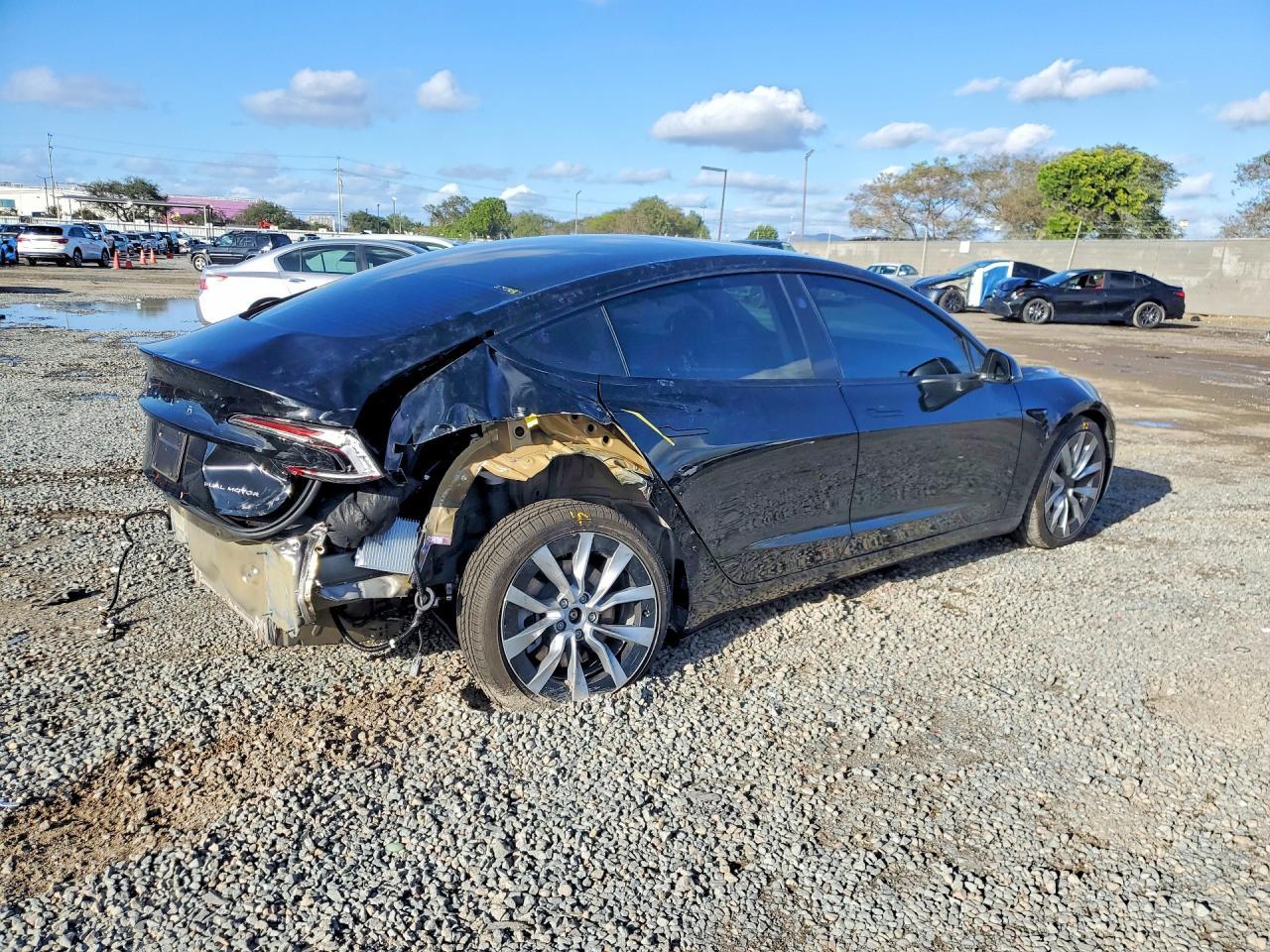 2024 Tesla Model 3 - Фото 3