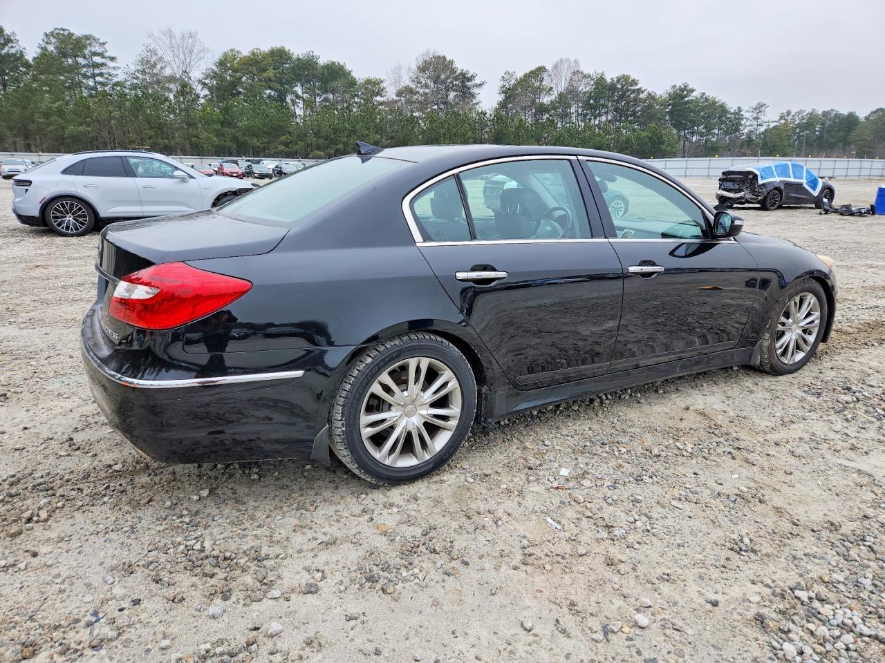 2013 Hyundai Genesis 3.8L - Фото 3