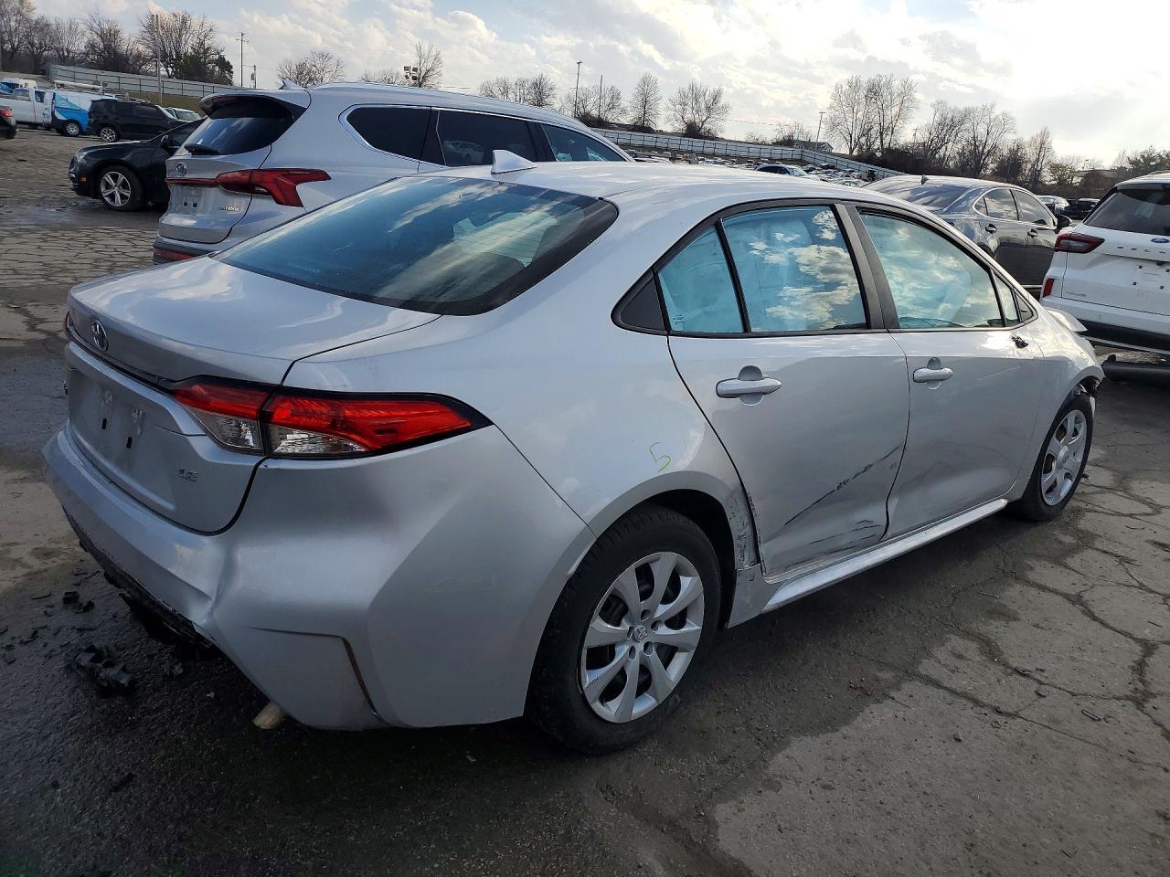 2022 Toyota Corolla Le - Image 3