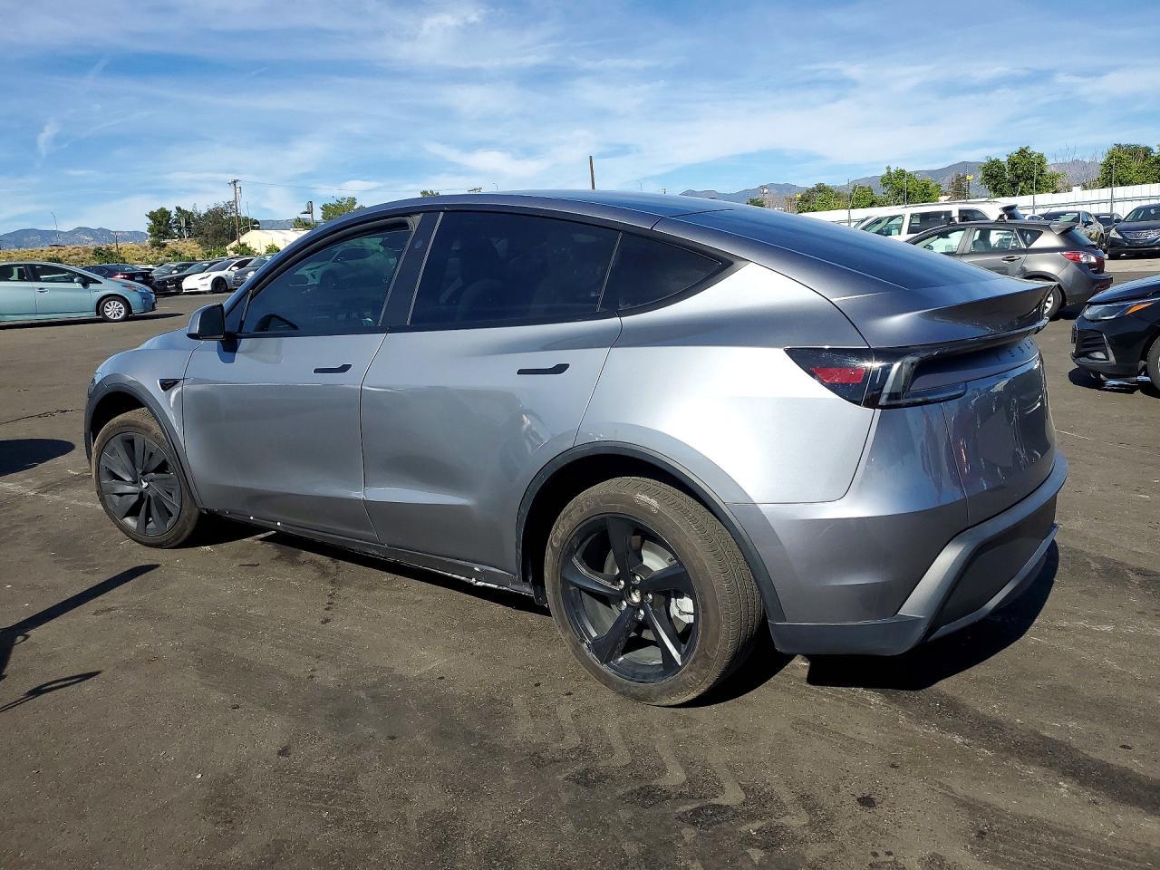 2026 Tesla Model Y - Image 2
