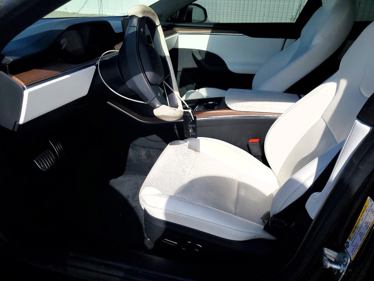 2022 Tesla Model S - Image 7